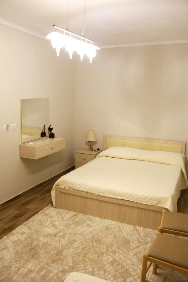 New Bazaar Arben'S Apartment 티라나 외부 사진